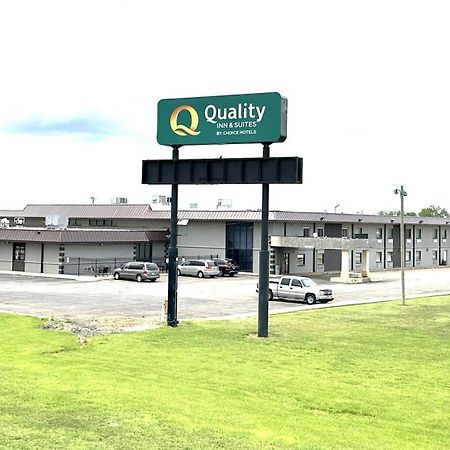 Quality Inn & Suites Salina Exterior photo