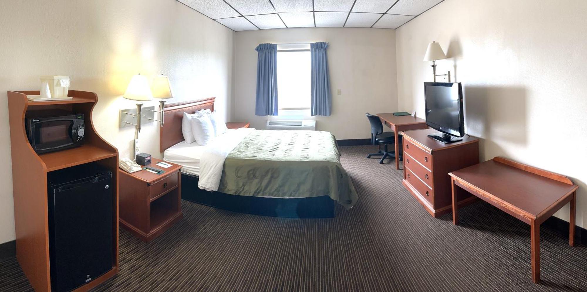 Quality Inn & Suites Salina Exterior photo